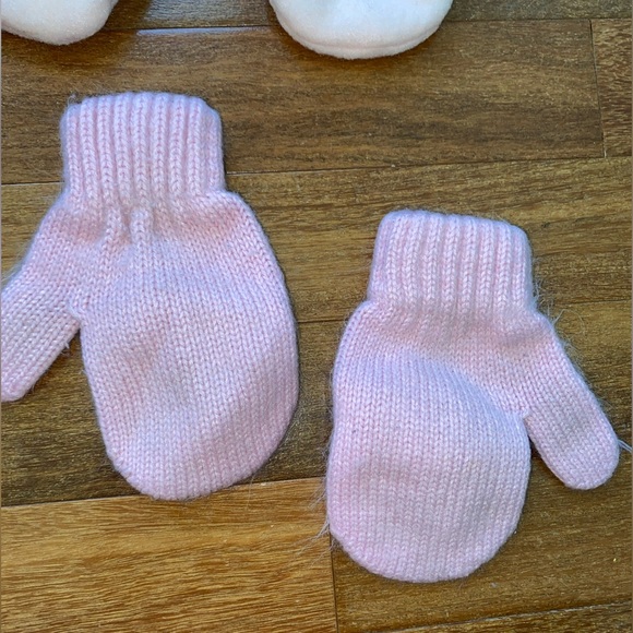 Toddler girl, 6 pair of mittens, and gloves - Picture 4 of 4